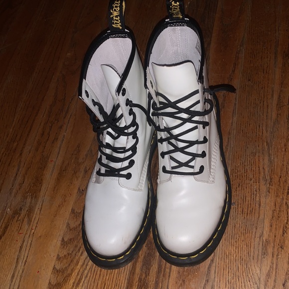 Dr.Martins. Hardly worn, in good shape! - Picture 2 of 3